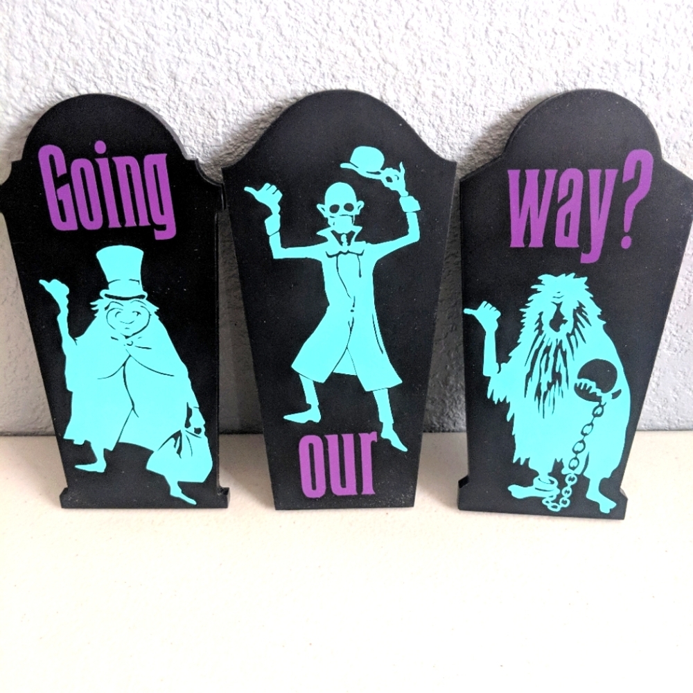 Disney Hitch Hicking Ghosts Hauntes Mini Tombstones Haunted Mansion Decor